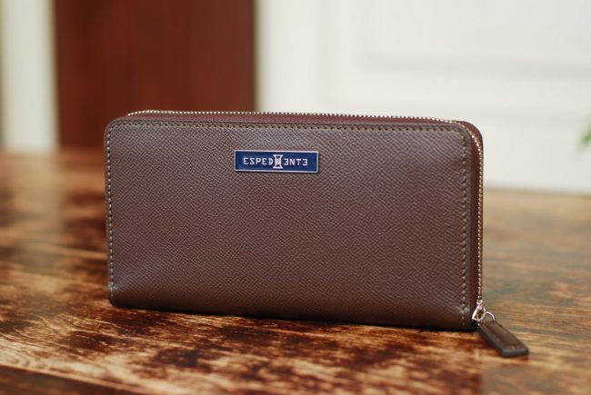 お札の角が折れない財布『ラウンドファスナー財布』